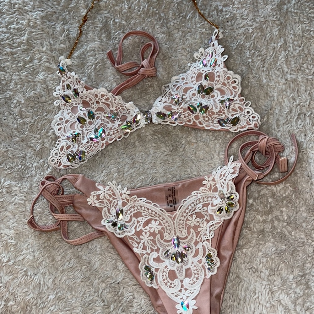 Bikini - Picture 10 of 13